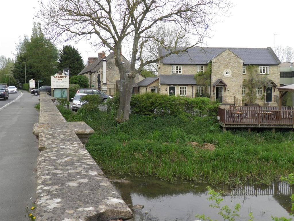 The Talbot Inn Eynsham Zewnętrze zdjęcie