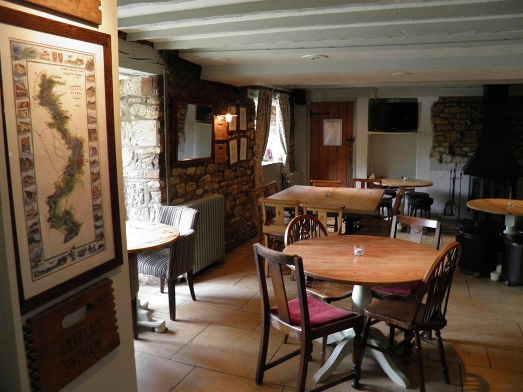 The Talbot Inn Eynsham Zewnętrze zdjęcie